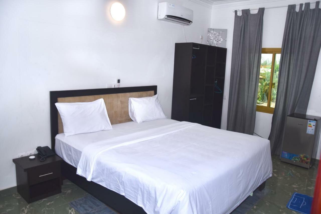 Yaoundé Hotel La Couronne Rw מראה חיצוני תמונה