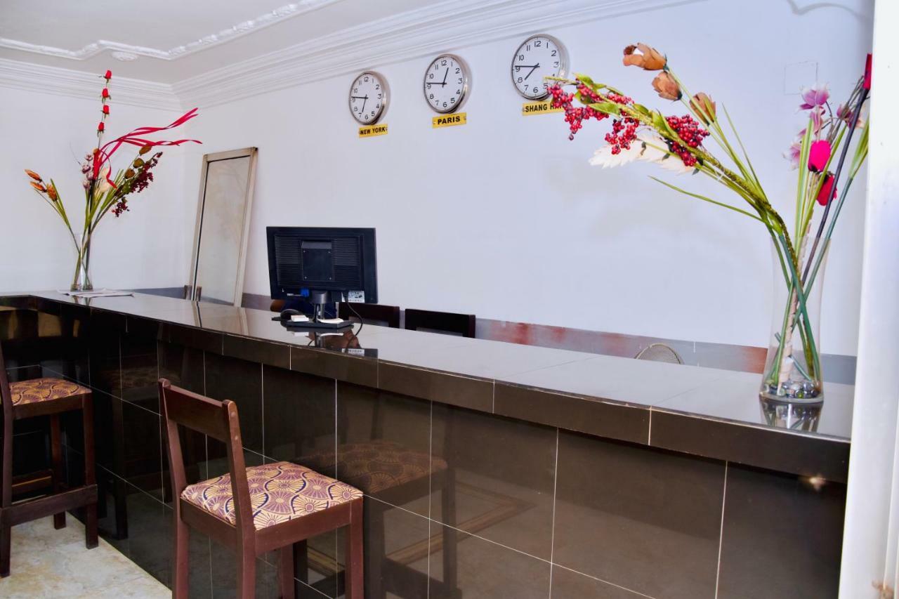 Yaoundé Hotel La Couronne Rw מראה חיצוני תמונה