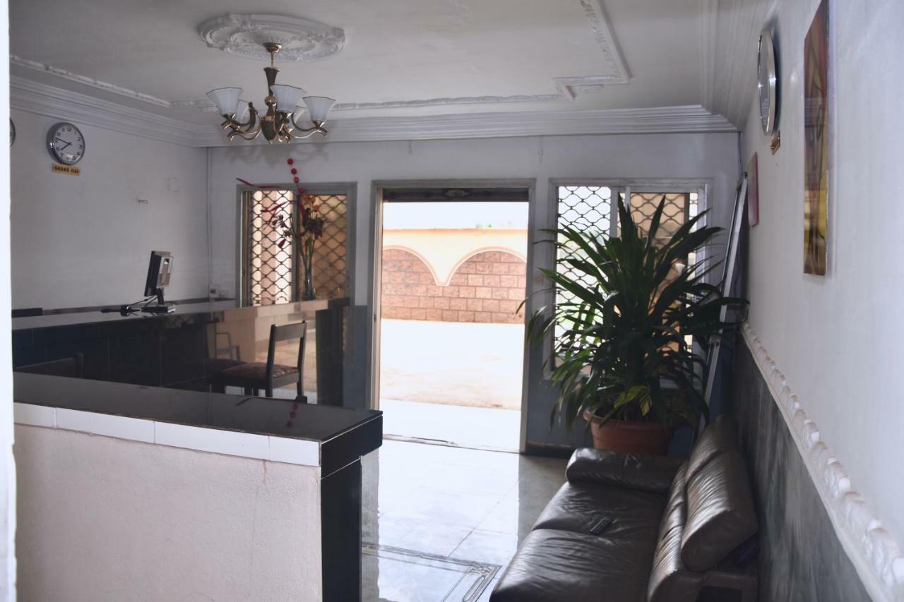 Yaoundé Hotel La Couronne Rw מראה חיצוני תמונה
