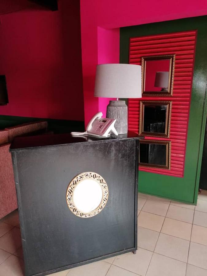 Yaoundé Hotel La Couronne Rw מראה חיצוני תמונה
